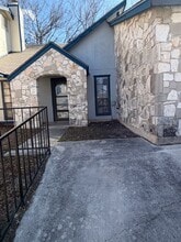 Building Photo - 8510 Stonebridge