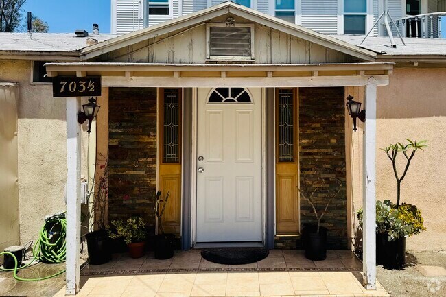 Building Photo - 701 W Doran St