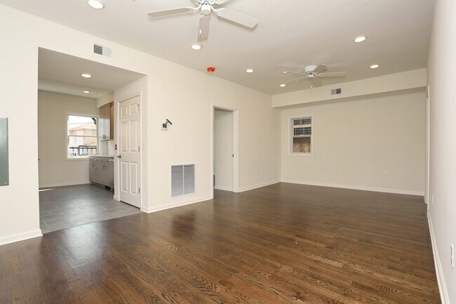 Building Photo - 331 71st St