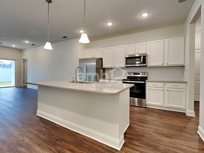 Building Photo - 558 Onate Cir