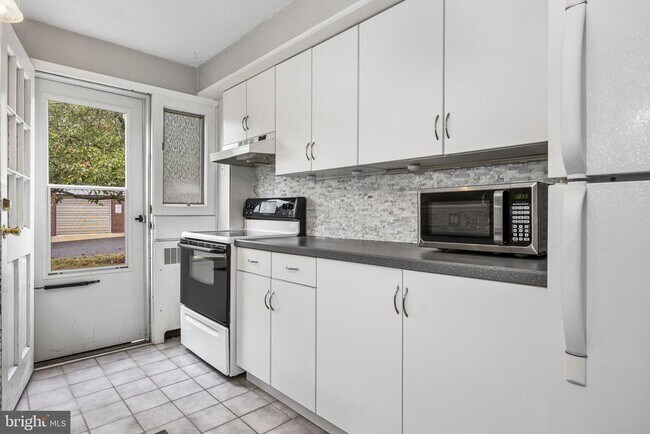 Foto del edificio - 200 Maplewood Dr