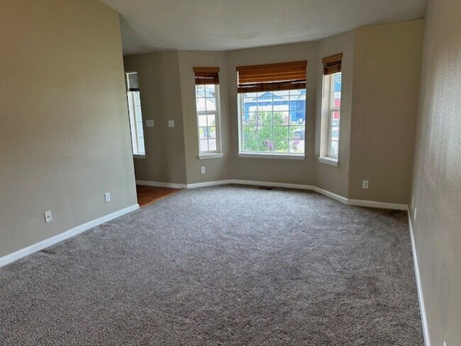 Building Photo - Super Clean 3 Bedroom Home with RV Parking...