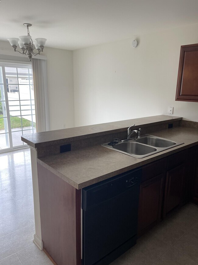 Foto del edificio - 512 Stockbridge Ct