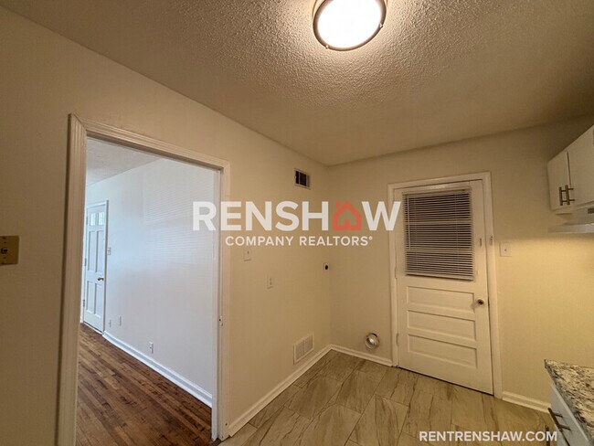 Foto del edificio - 3634 McDuff Ave