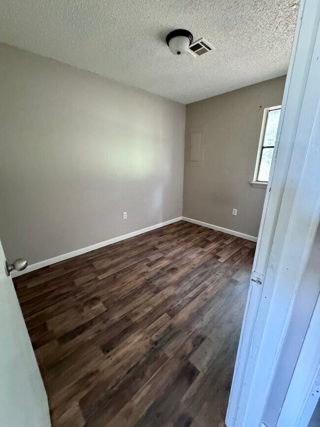 Foto del edificio - East County Estates Duplex