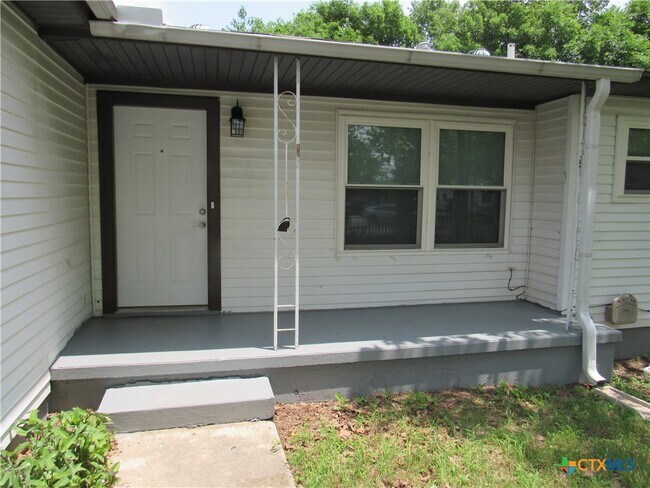Building Photo - 2211 Patricia Cir