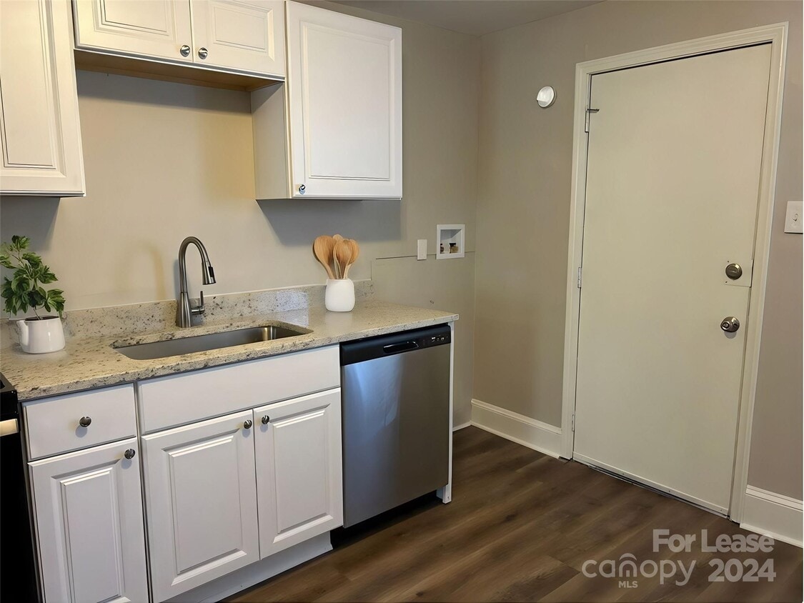 3542 Fincher Blvd Unit B, Charlotte, NC 28269 Condo for Rent in