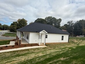 Building Photo - 204 Home Ave