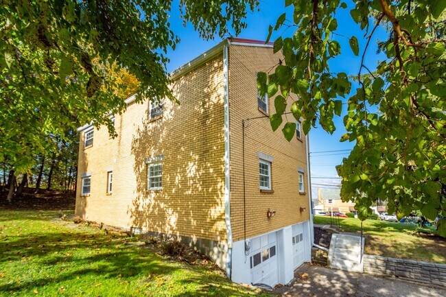 Building Photo - 11130 Frankstown Rd