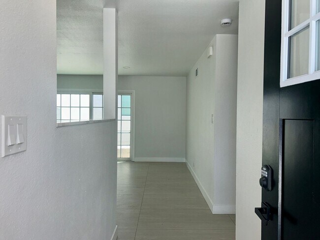 Building Photo - Spacious 3bed 2bath House for Rent in Garden Grove