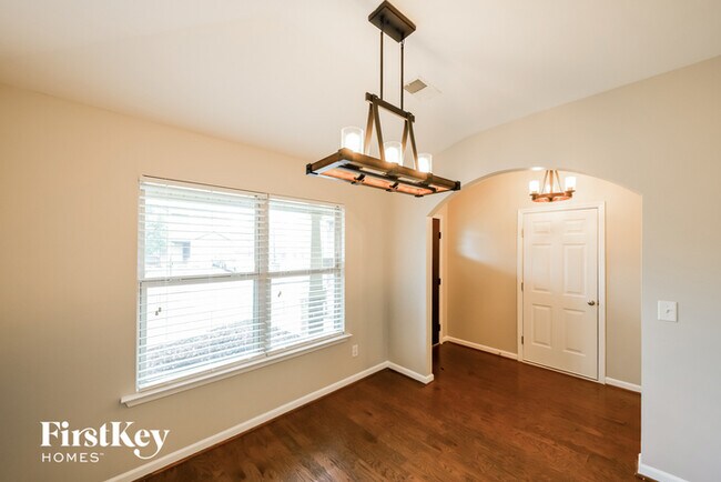 Building Photo - 9248 Radford Pl