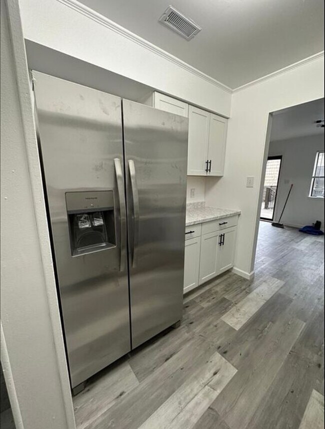 Building Photo - Condo - furnished private bedroom with shared bathroom