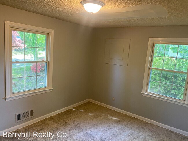 Foto del edificio - 3 br, 1 bath House - 3500 Sudbury Rd