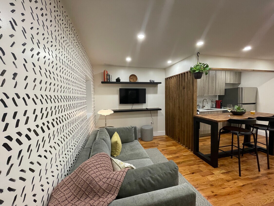 Living / Dinning Area - 63 Somers St