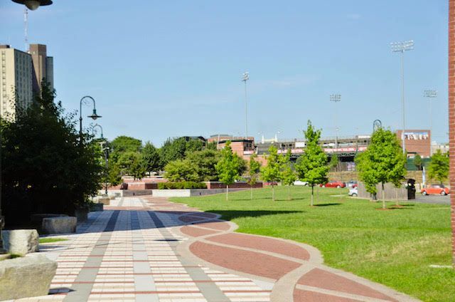 Foto del edificio - 35 Riverwalk Way