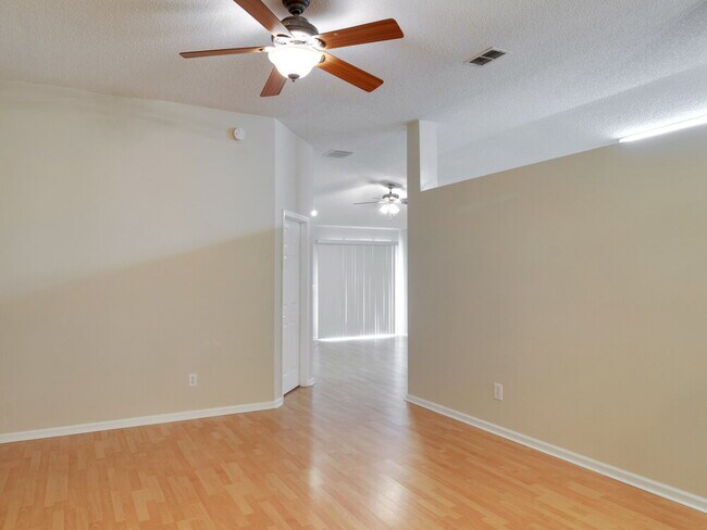 Foto del edificio - 12440 Weyburn Ct