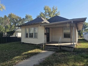 Building Photo - 231 W 2nd St