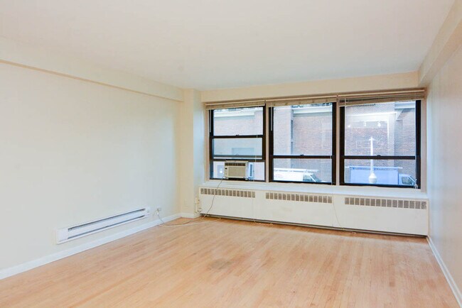 Foto del edificio - 4180 N Marine Dr