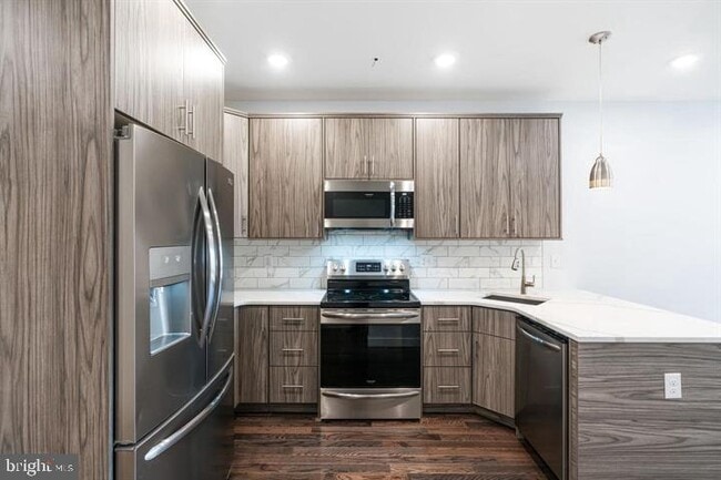 Building Photo - 1752 N Marshall St