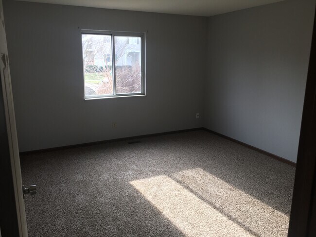 Building Photo - 5734 Ryewyck Dr