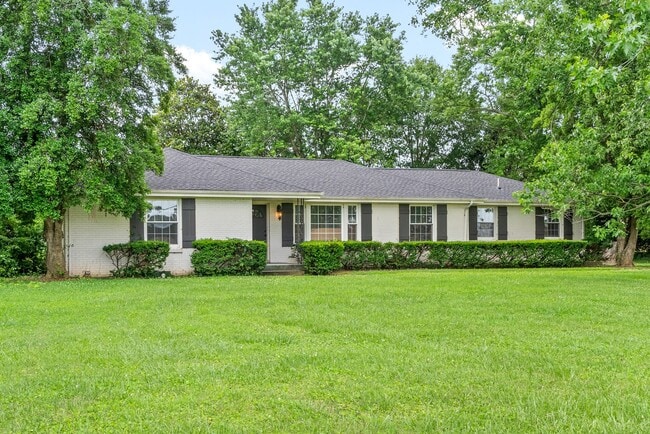 Building Photo - 4 Bedroom Country Style Home For Rent!