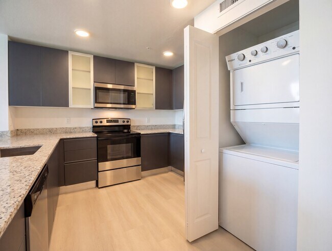 Foto del edificio - 5579 Millenia Park Blvd