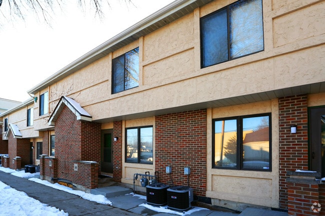 Building Photo - Orchard Court