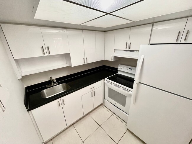 Foto del edificio - Charming 2b1b FOR RENT 4/15/23