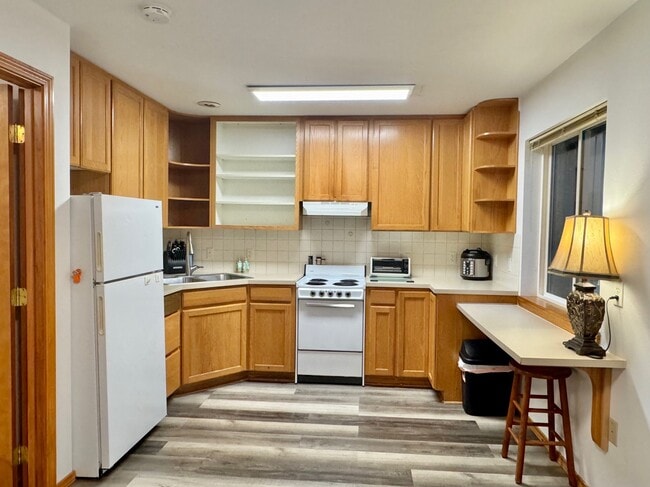 Building Photo - 9126 Wolfram Way