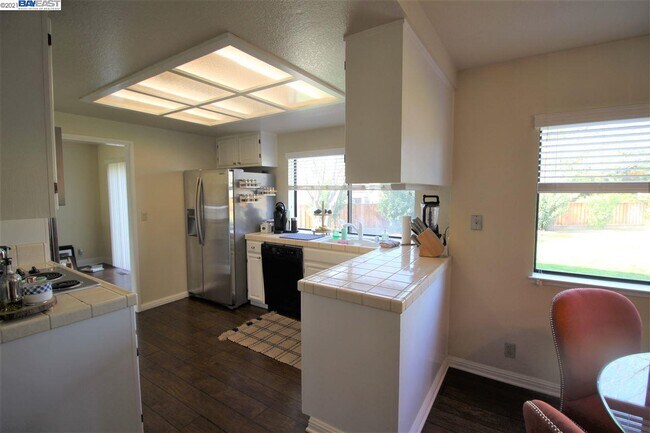 Building Photo - 3896 Stratford Ct