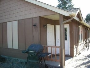 Building Photo - 418 NE Quimby Ave