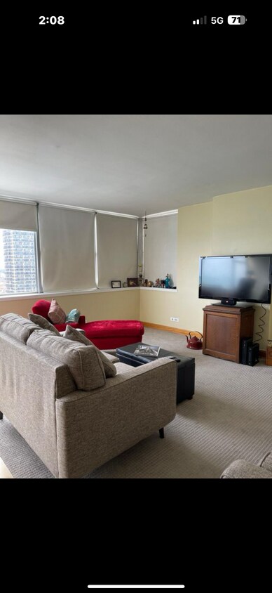 Foto principal - 6301 N Sheridan Rd