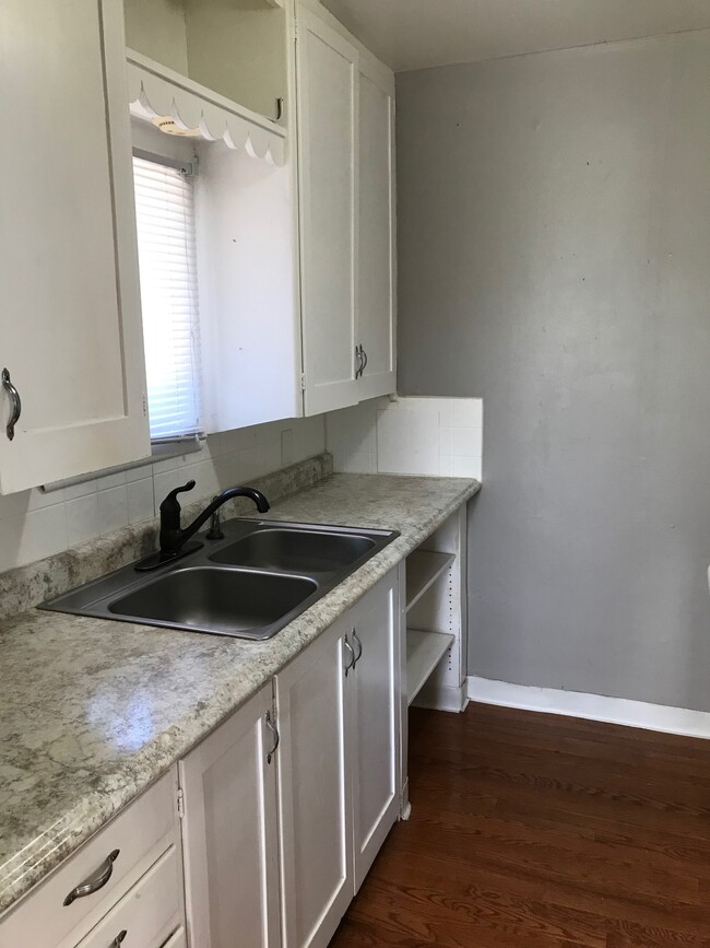Foto del edificio - 211 E 17th St
