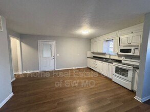 Building Photo - 1164 S Hillcrest Ave