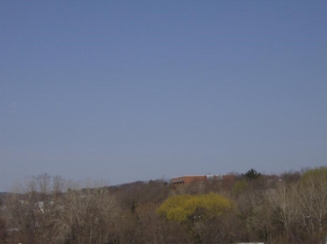 Foto del edificio - 151 Coolidge Ave