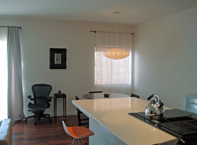 Open floor plan - 622 S Barrington Ave