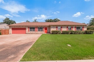 Building Photo - 2121 Normal Park Dr