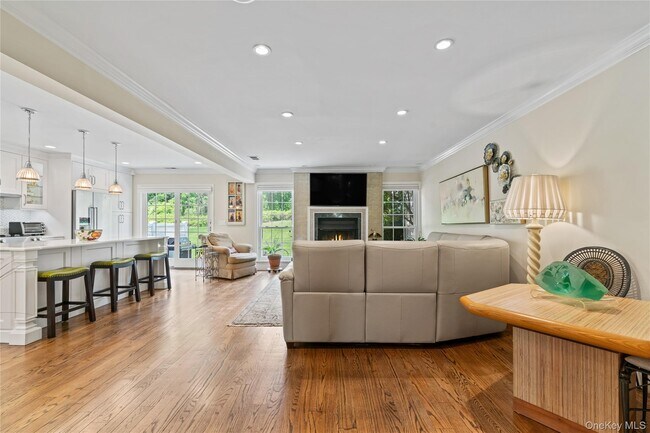 Foto del edificio - 81 Hidden Ridge Dr