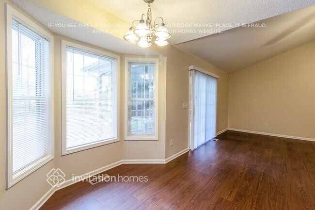 Building Photo - 400 Bennington Dr