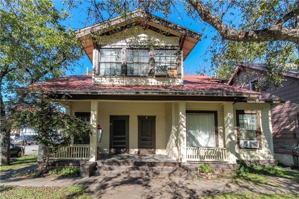 Foto principal - 1300 E Cesar Chavez St