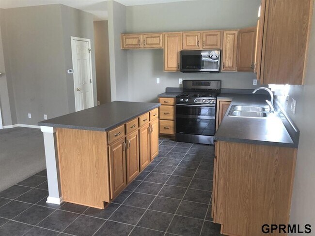 Foto del edificio - 2102 Quartz Dr