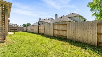 Building Photo - 8102 Little Scarlet St