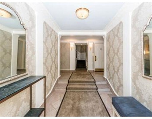 Building Photo - 137 Marlborough St