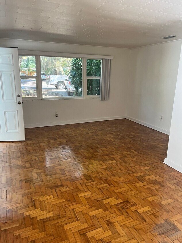 Primary Photo - SIX MONTH LEASE NEAR CAMPUS 3 BEDROOM HOUS...