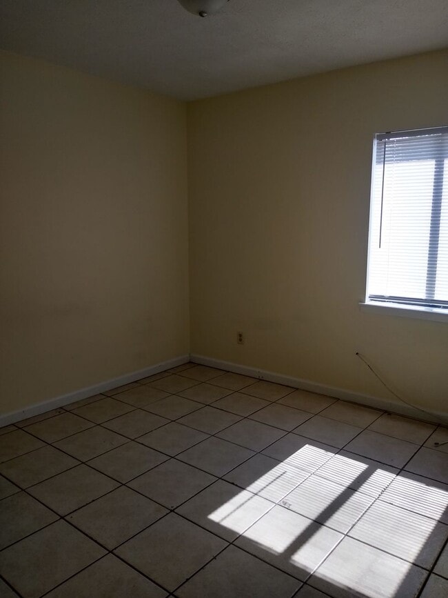 Foto del edificio - 3702 E 11th St