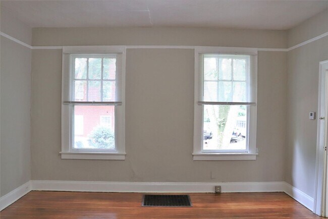 Foto del edificio - 1 BEDROOM , Duplex home, Boasting all the ...