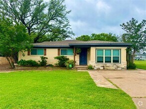 Building Photo - 611 Crestview Dr