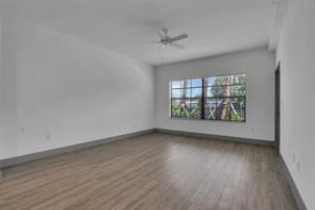 Foto del edificio - 540 NE 14th Ct
