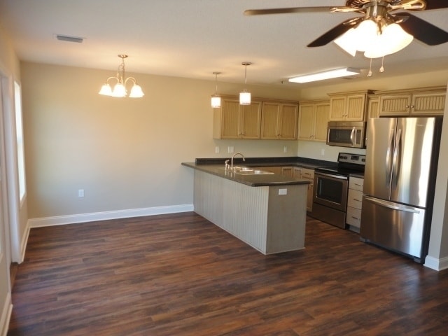 Building Photo - Stylish 3BR/2.5BA Two-Story Home with Fenc...