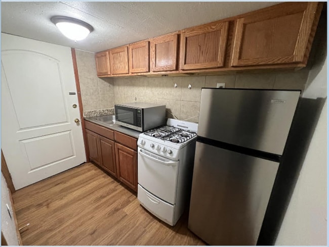 Building Photo - 821 Broadway